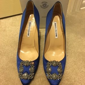 Manolo Blahnik hangisi blue satin pump